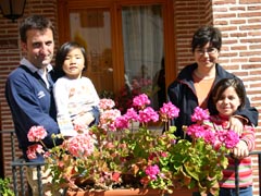 Sus hijas ensearon a scar a decir el nombre del pueblo